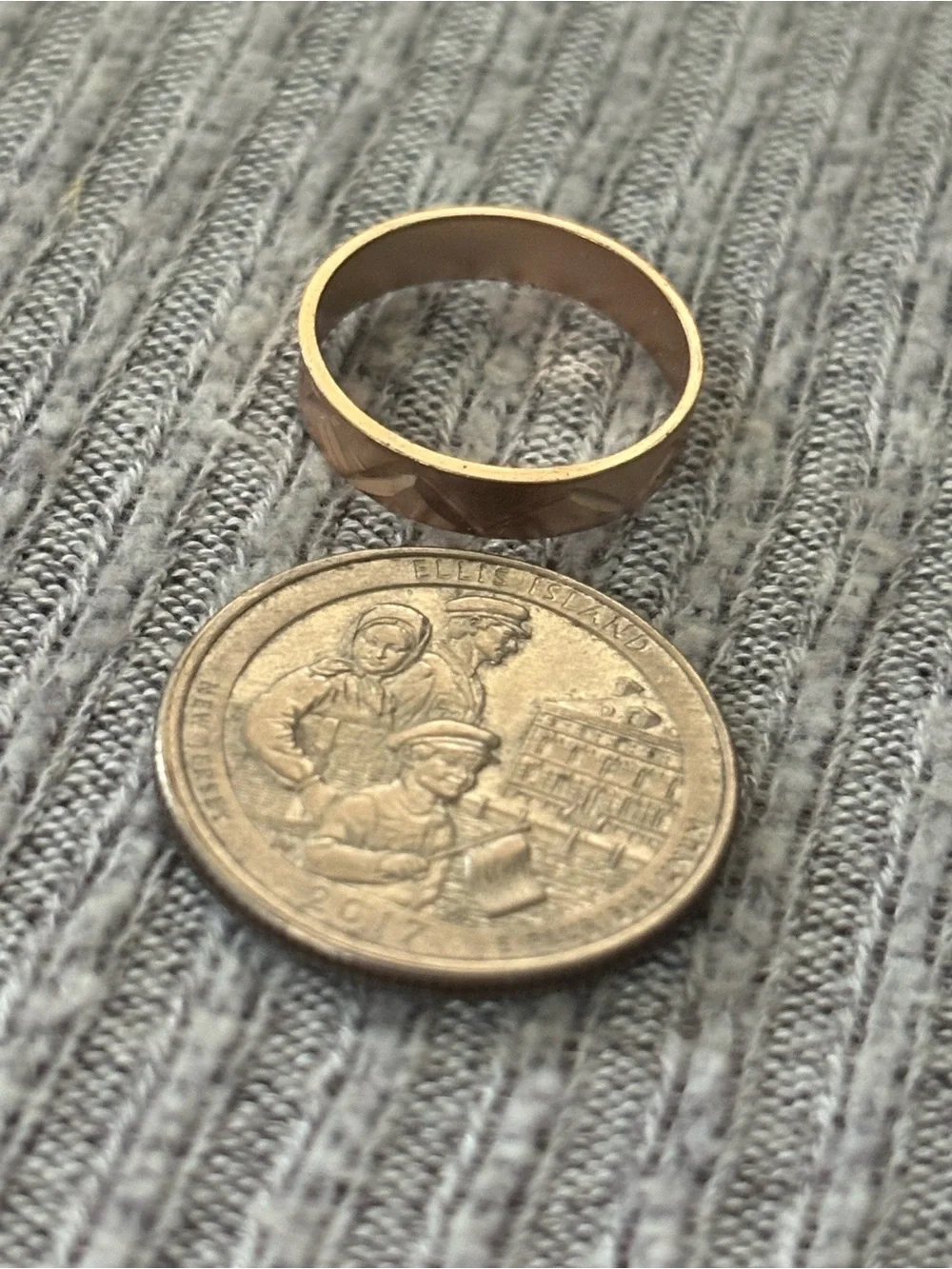 Vintage size 6-6.5 copper tone engraved triangular patterned ring